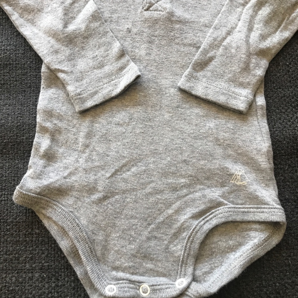 Long sleeve onesie /shirt . 💯cotton.
